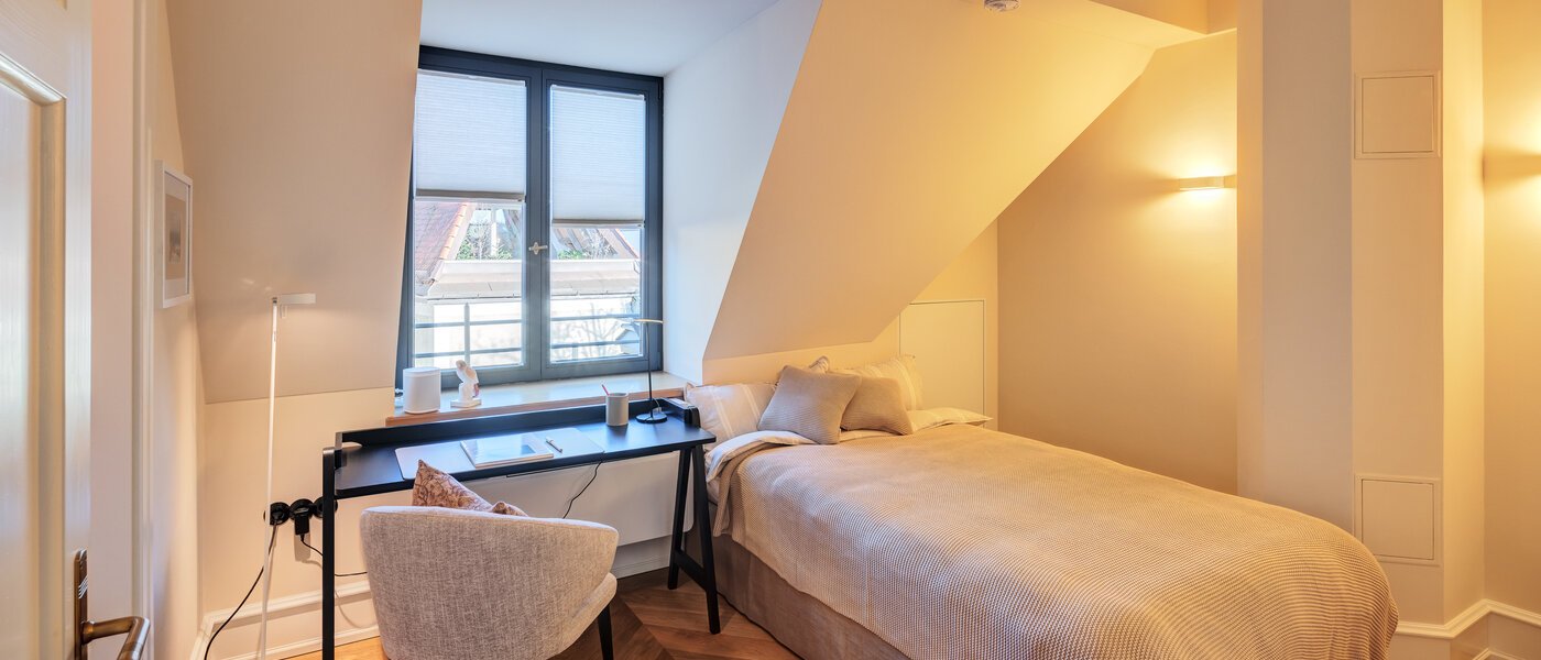 attic apartment München Neuhausen 02 2. bedroom 14709