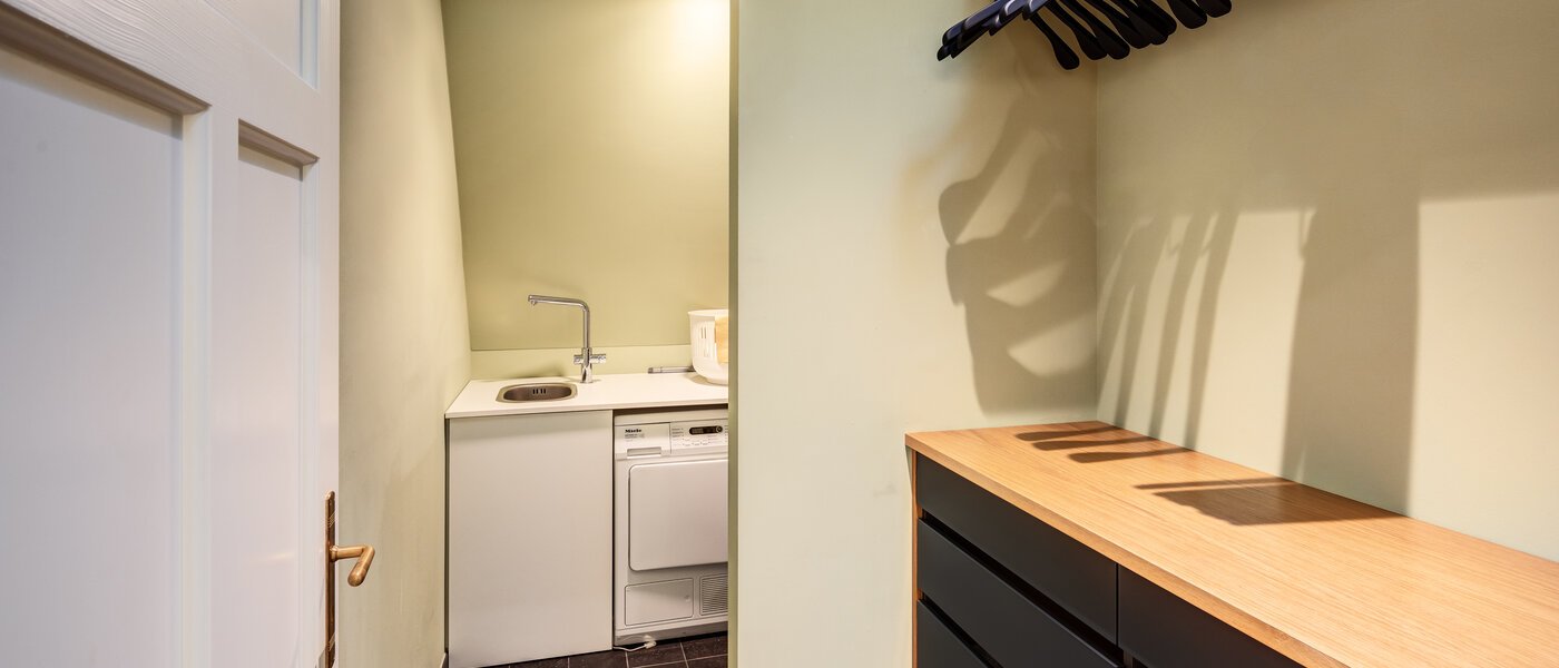 attic apartment München Neuhausen 01 utility room 14709