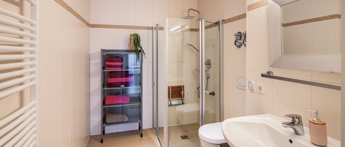 corner townhouse München Untermenzing 01 2. bathroom 14723