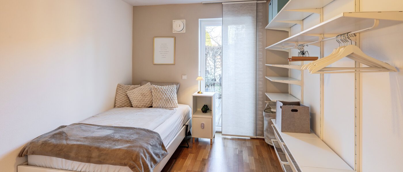 corner townhouse München Untermenzing 01 2. bedroom 14723