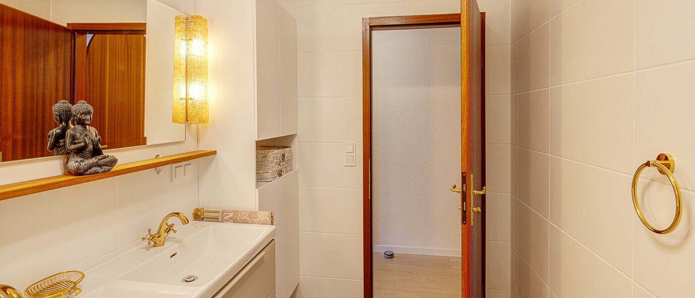 apartment with garden 	 München Solln 04 bathroom 14725