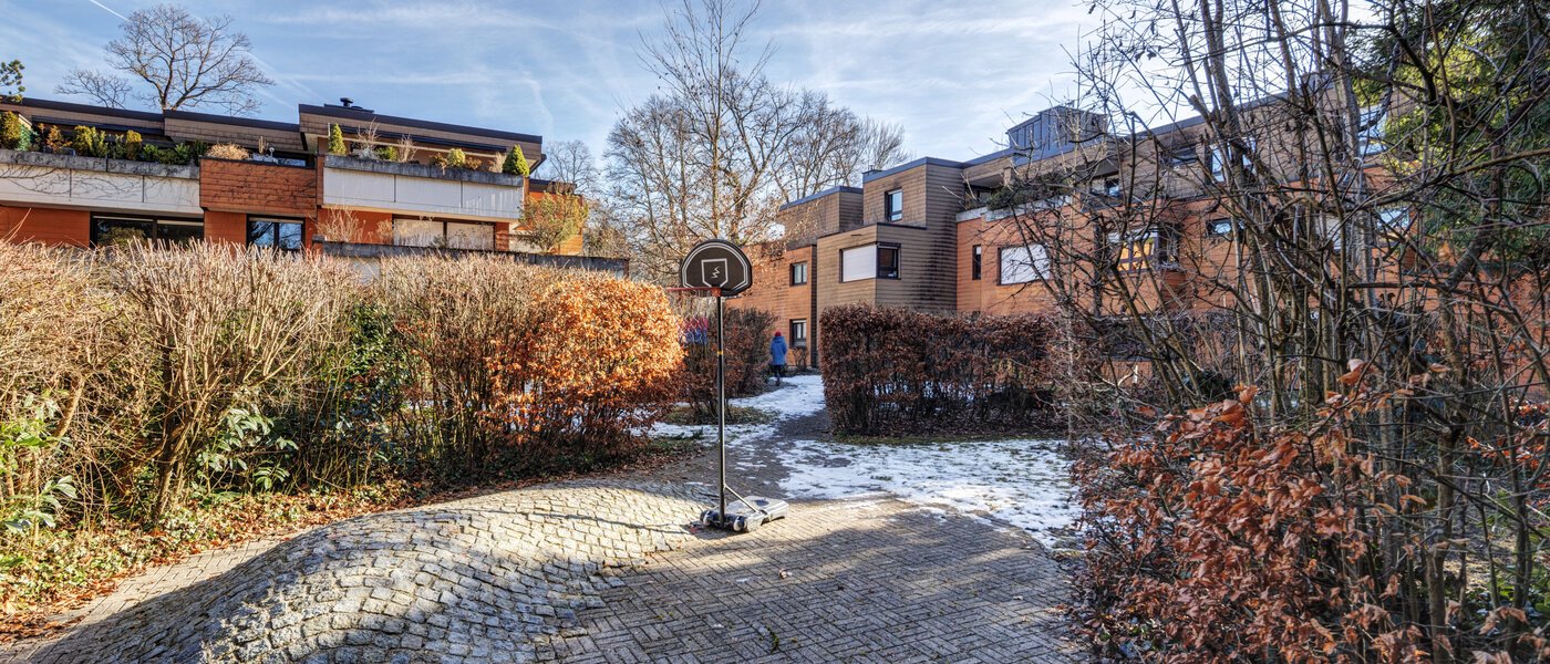 apartment with garden 	 München Solln 01 inner courtyard  14725