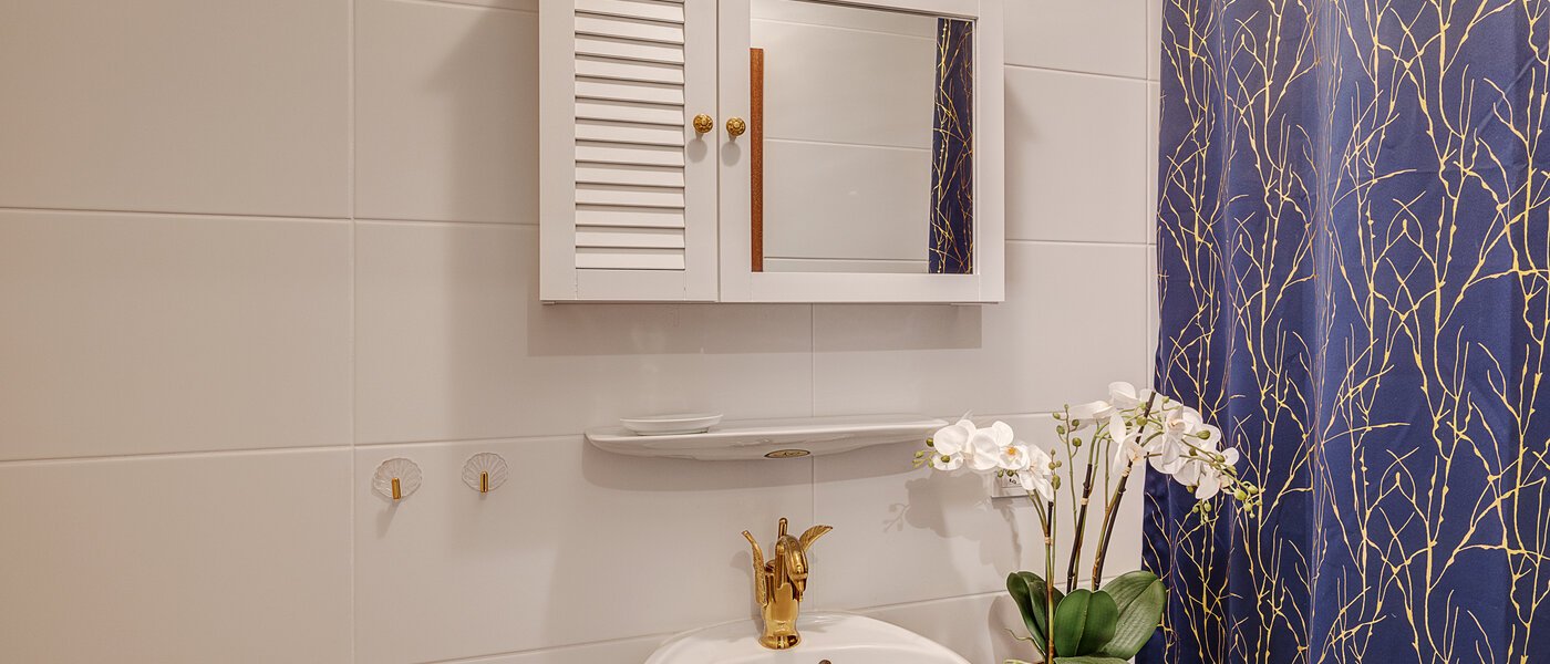 apartment with garden 	 München Solln 02 guest toilet 14725