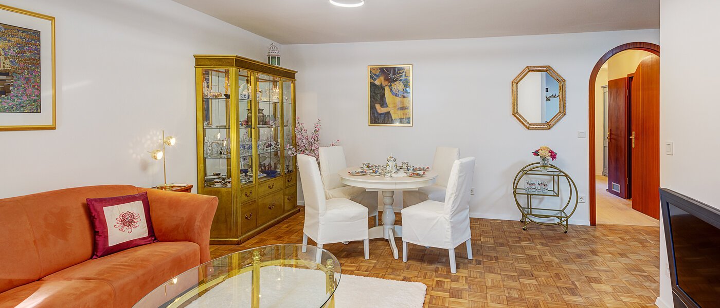 apartment with garden 	 München Solln 02 living area 14725