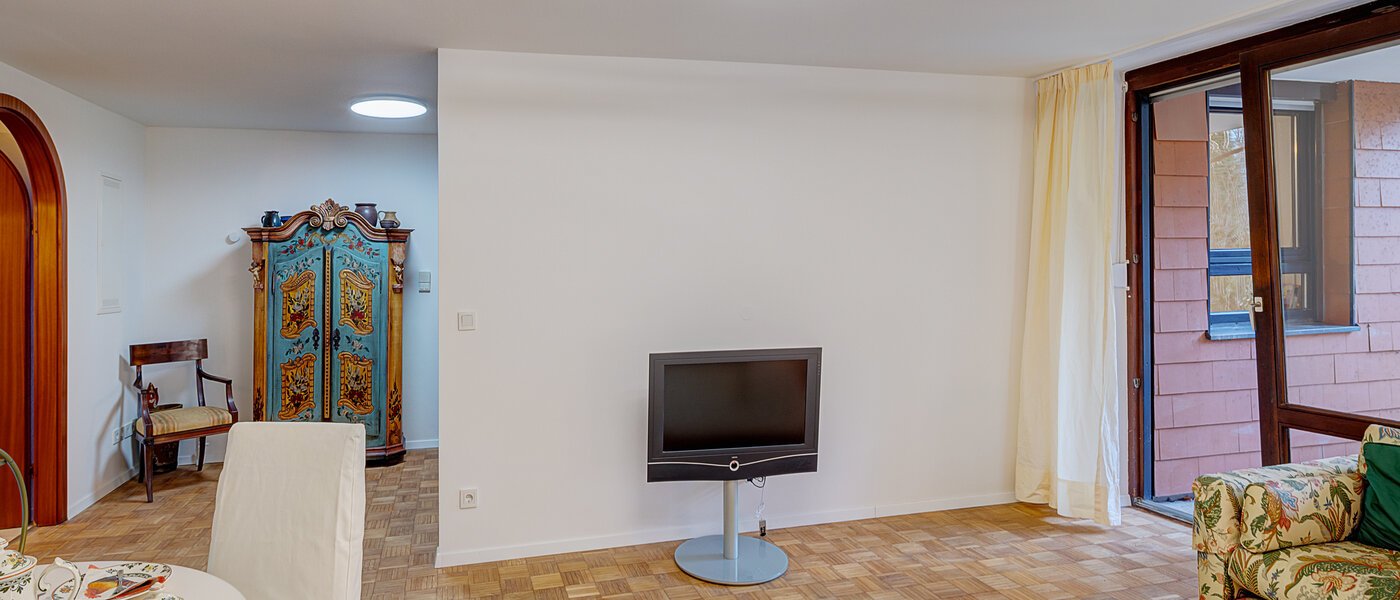 apartment with garden 	 München Solln 04 living area 14725