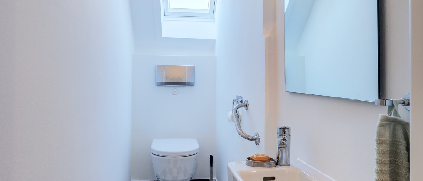 roof terrace apartment München Schwabing-West 01 separate toilet 14731