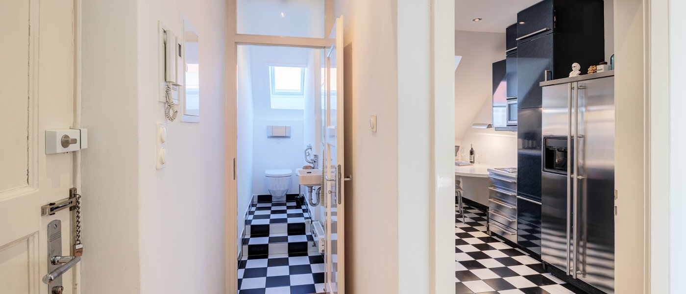 roof terrace apartment München Schwabing-West 02 separate toilet 14731