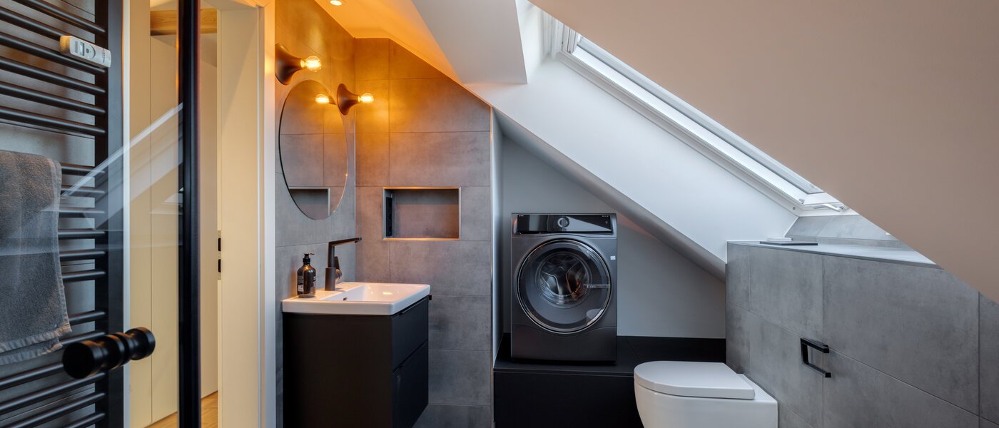 attic apartment München Forstenried 01 bathroom 14733