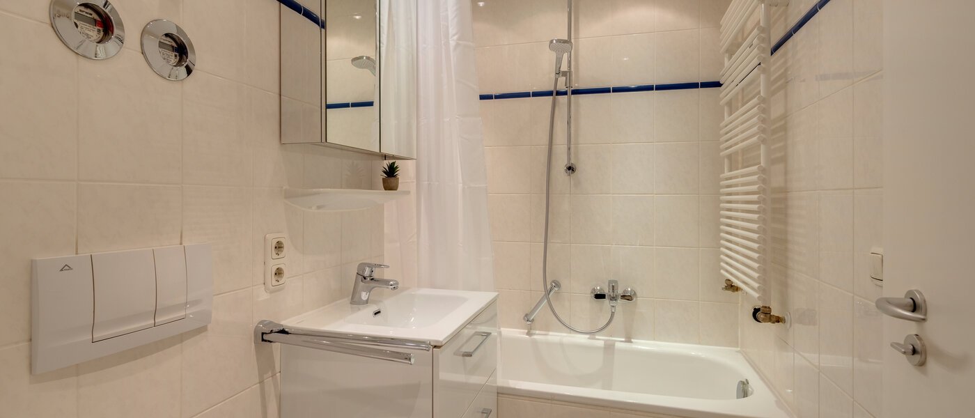 apartment München Maxvorstadt 01 bathroom 14742