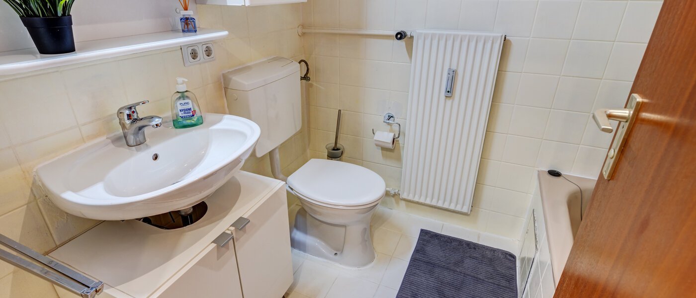 apartment München Neuhausen 02 bathroom 14753