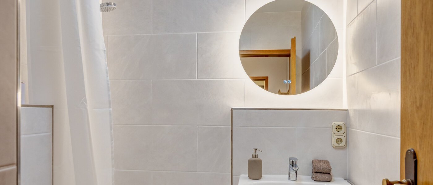 apartment with garden 	 München Altperlach 01 bathroom 14773