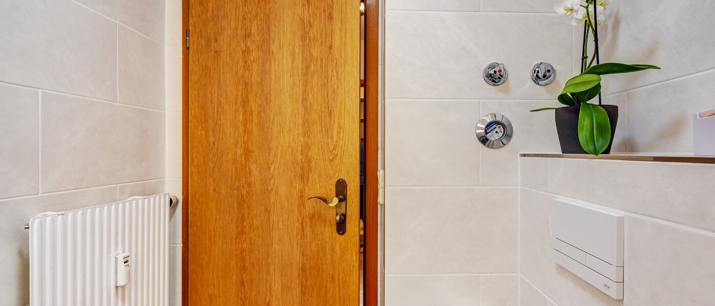 apartment with garden 	 München Altperlach 02 bathroom 14773