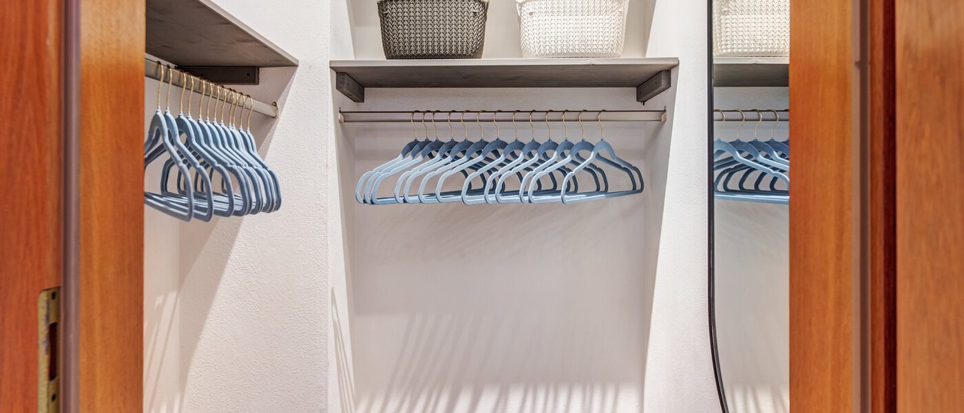 apartment with garden 	 München Altperlach 01 Walk-in closet 14773