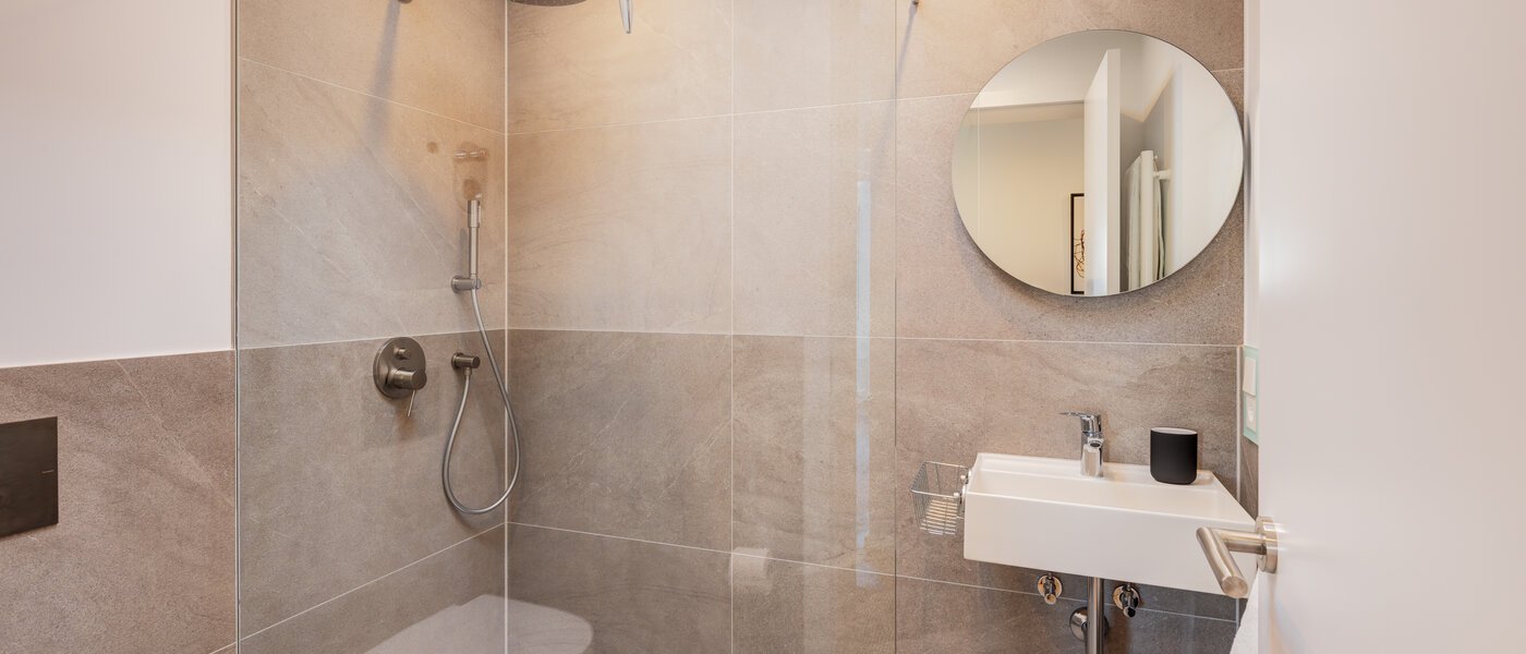 roof terrace apartment München Nymphenburg 01 2. bathroom 14775