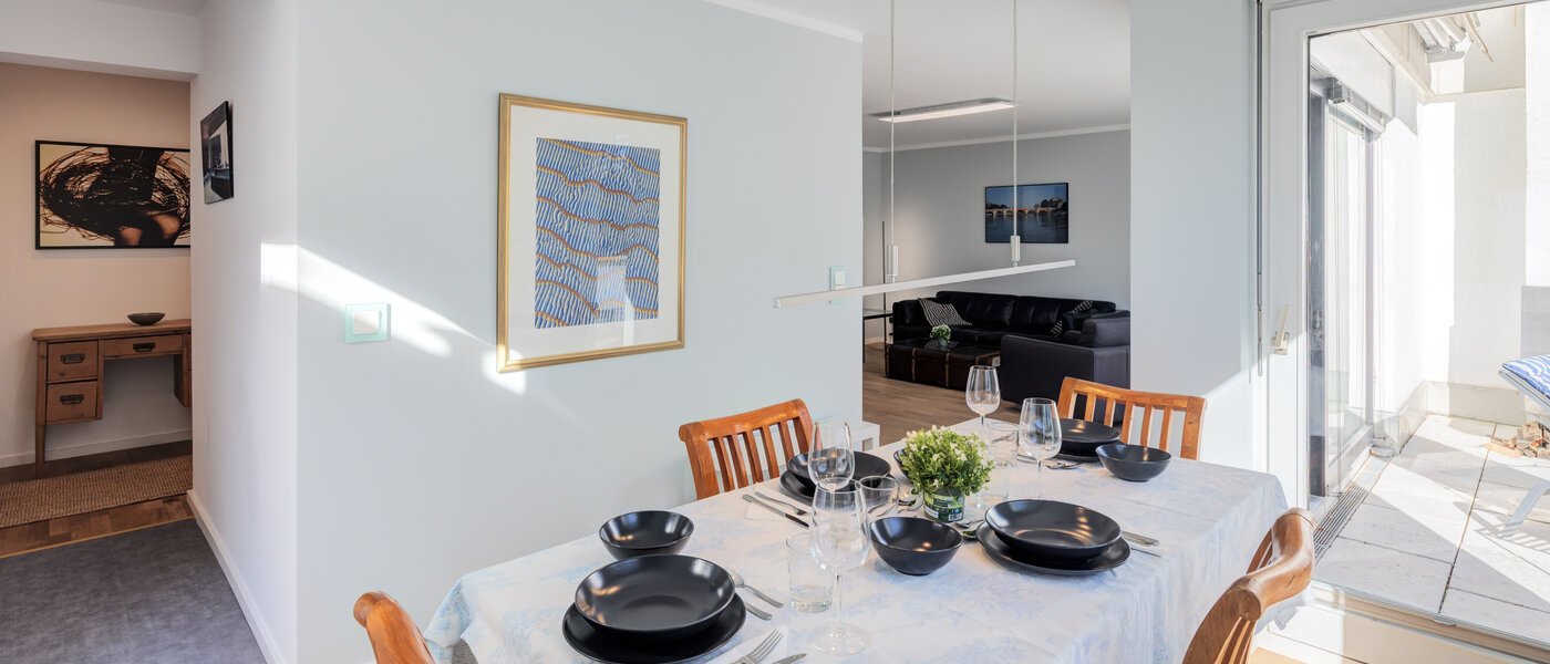 roof terrace apartment München Nymphenburg 02 dining area 14775