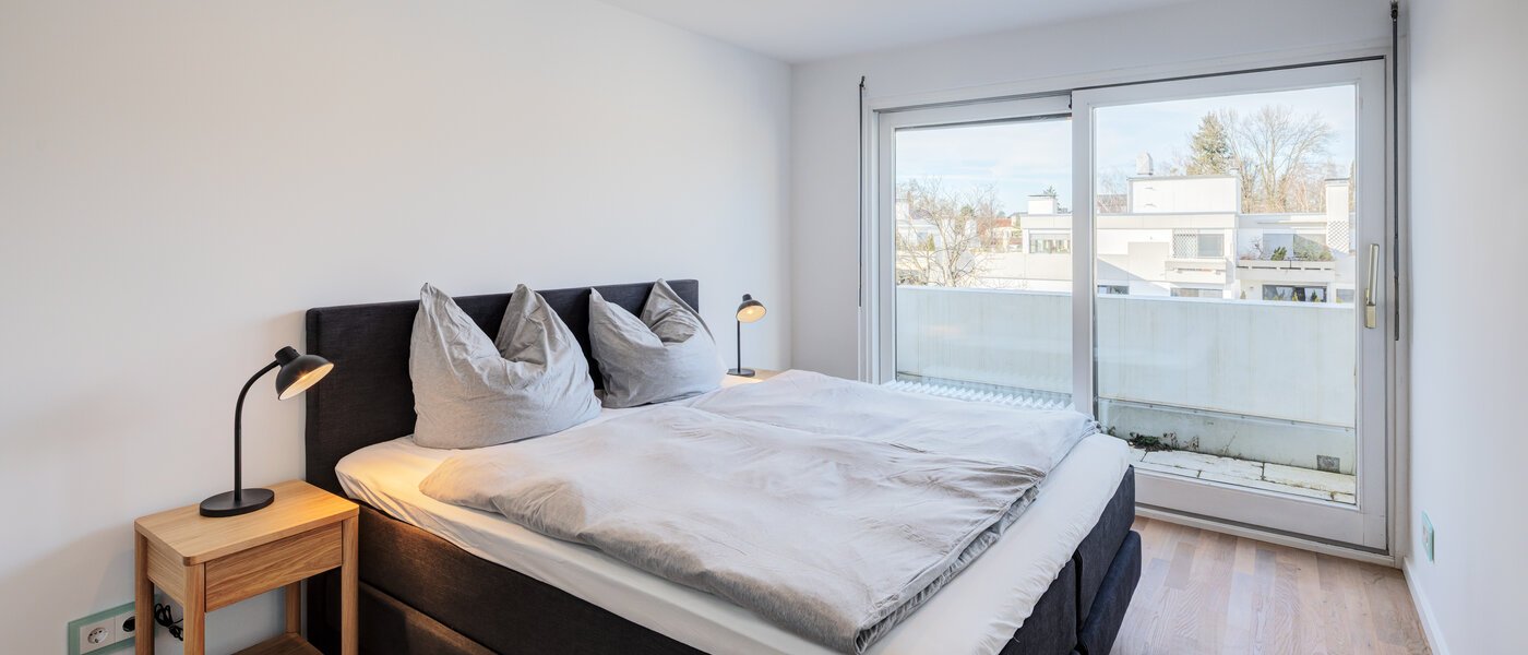 roof terrace apartment München Nymphenburg 01 1. bedroom 14775