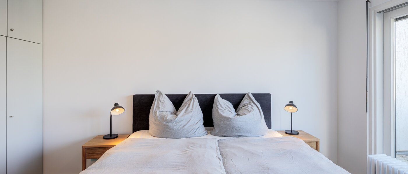 roof terrace apartment München Nymphenburg 02 1. bedroom 14775