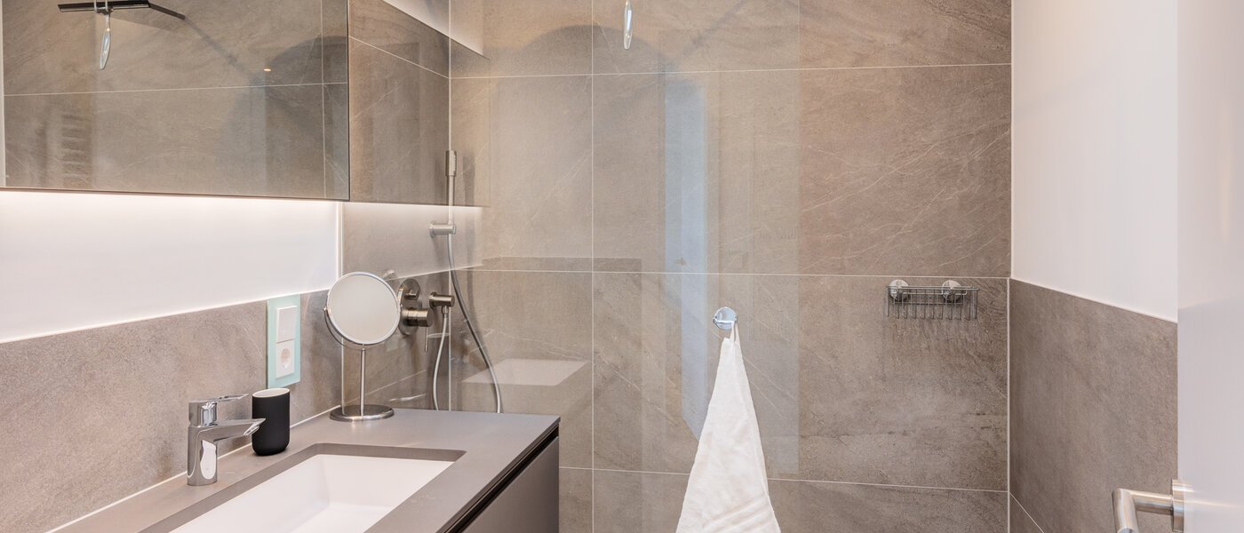 roof terrace apartment München Nymphenburg 01 1. bathroom 14775