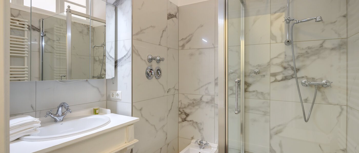 apartment München Maxvorstadt - Rund um den Josephplatz 01 bathroom 14777