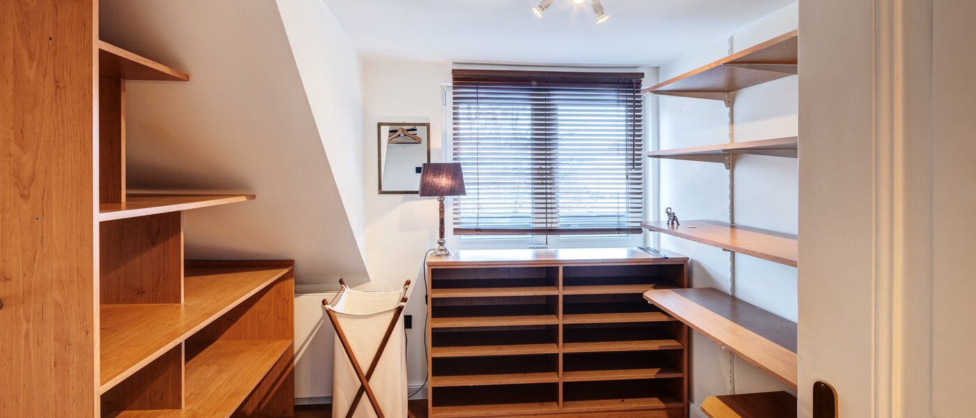 townhouse München Schwabing 01 Walk-in closet 14779