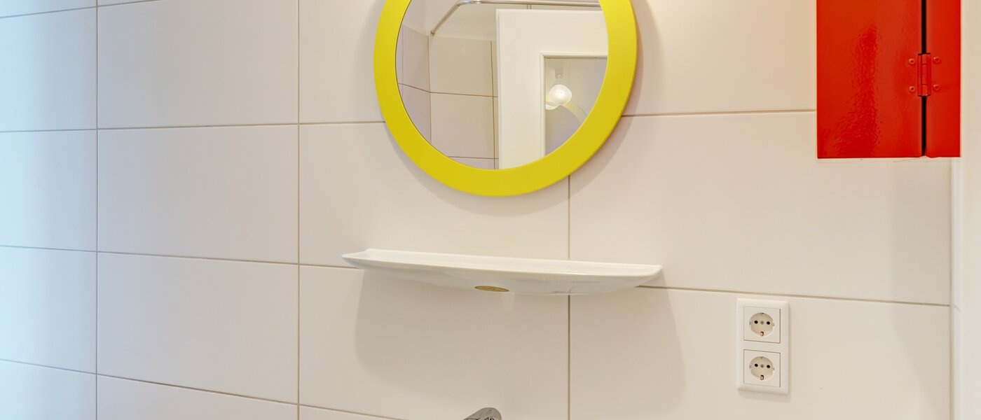 apartment München Glockenbachviertel 02 bathroom 14780