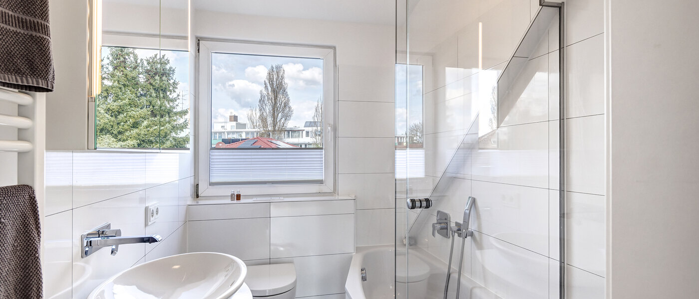 roof terrace apartment München Moosach 01 bathroom 14797