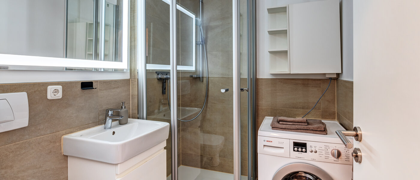 apartment München Schwabing-West 01 bathroom 14800