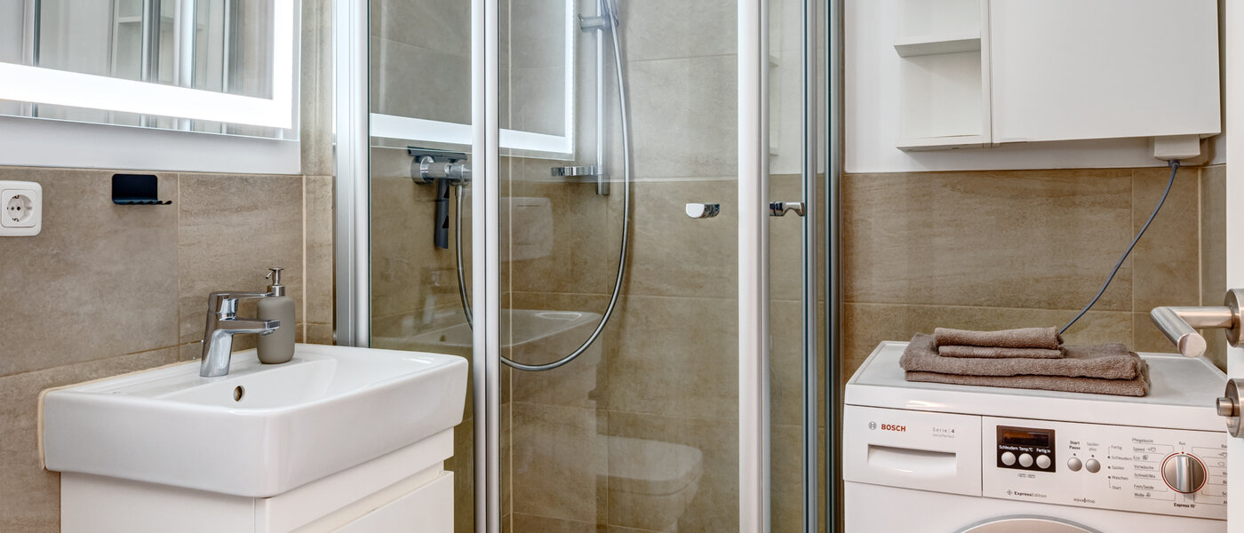 apartment München Schwabing-West 02 bathroom 14800