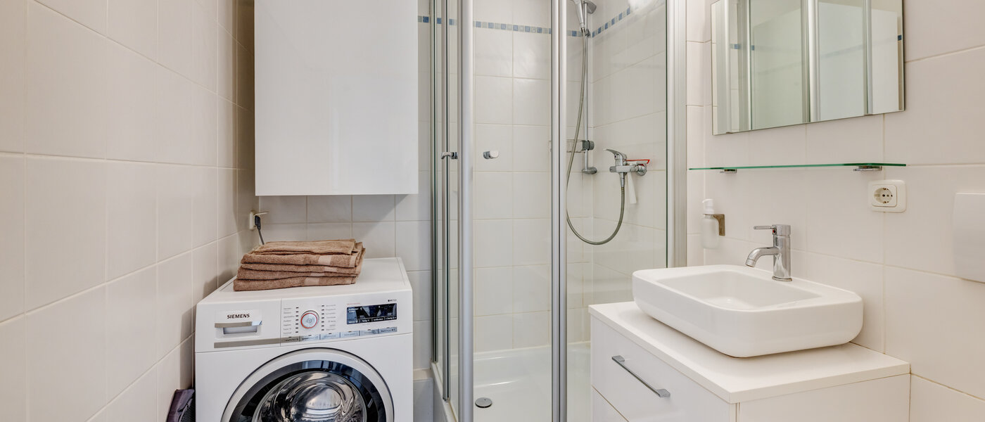 apartment München Schwabing-West 01 bathroom 14801