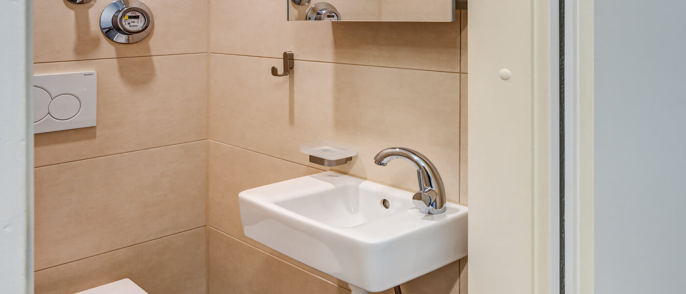 apartment Unterschleißheim 01 guest toilet 14802