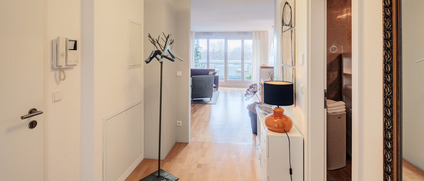 attic apartment München Ludwigsvorstadt 01 hall 14803