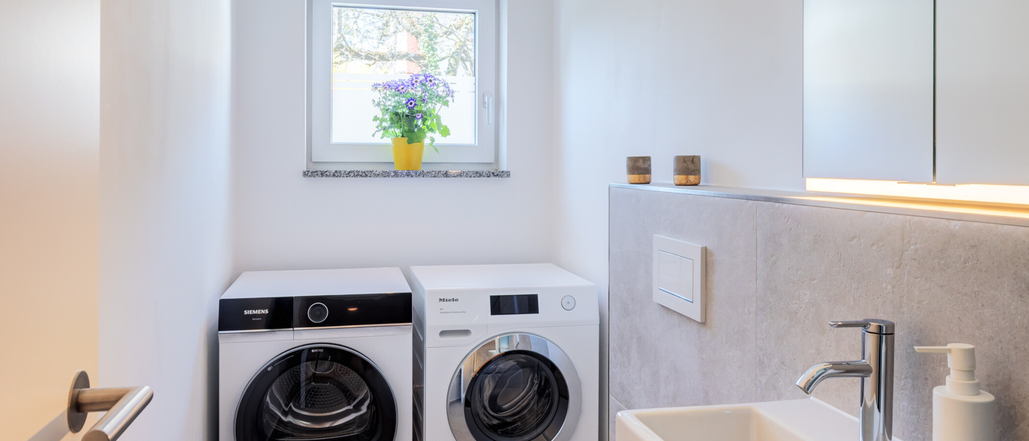 apartment Unterschleißheim Lohhof 01 guest toilet 14813