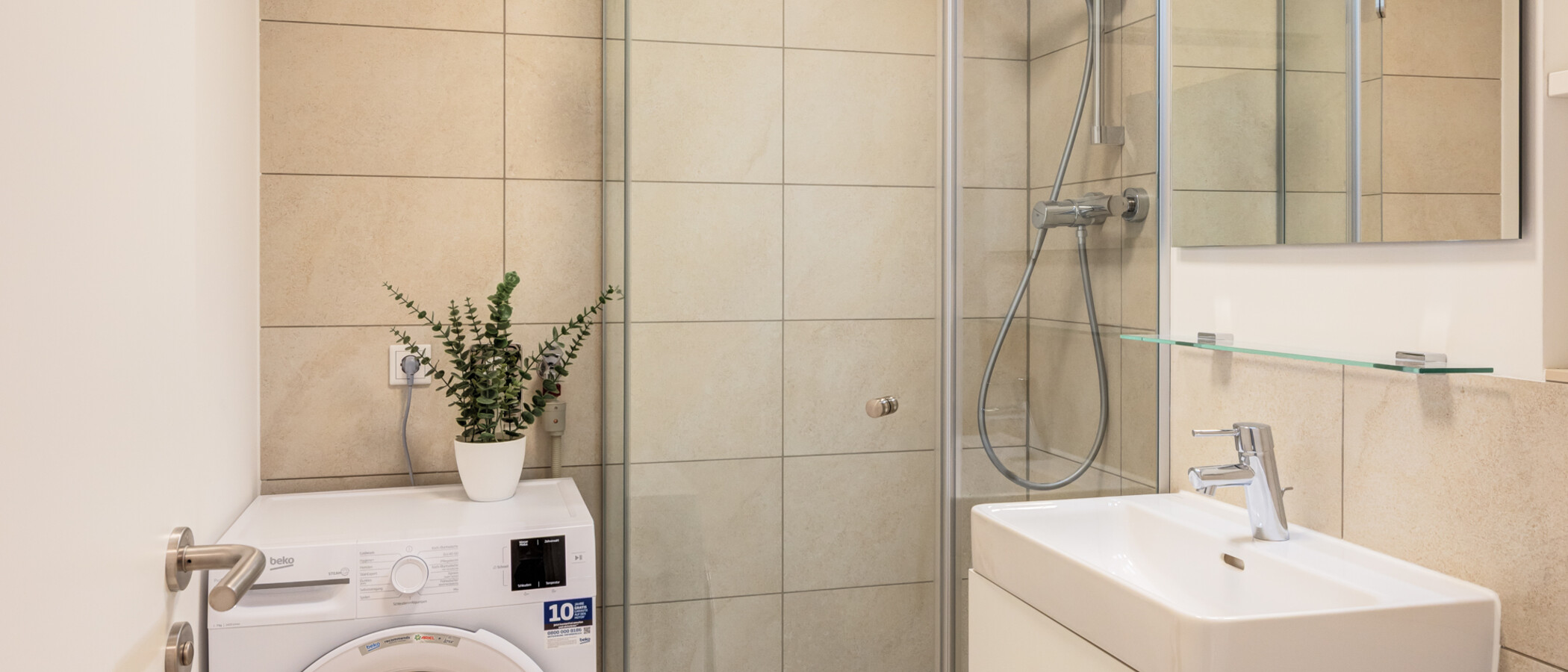 apartment München Schwabing-West 01 bathroom 14831