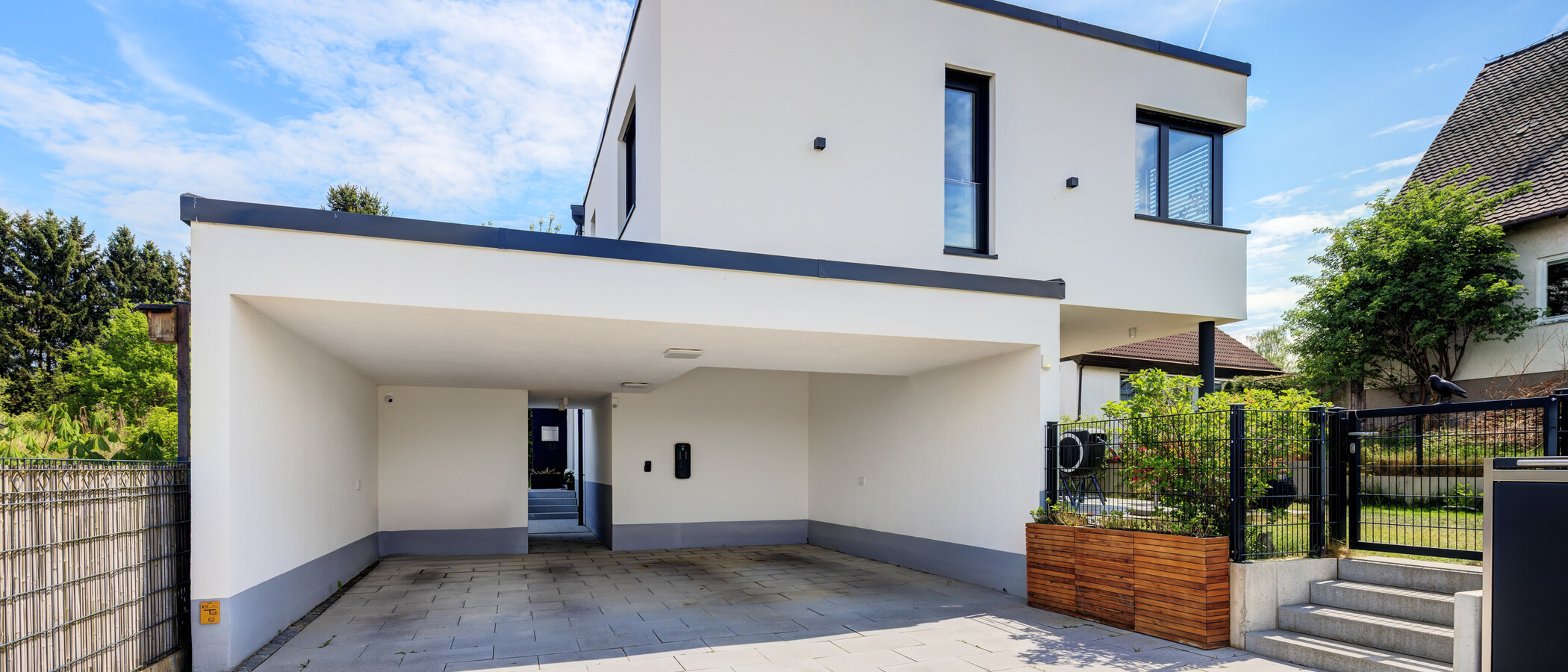 detached house Fahrenzhausen 03 access way 14846