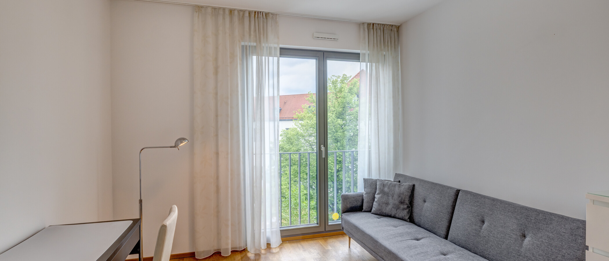 apartment München Ludwigsvorstadt 01 Workspace/Guestroom 14847