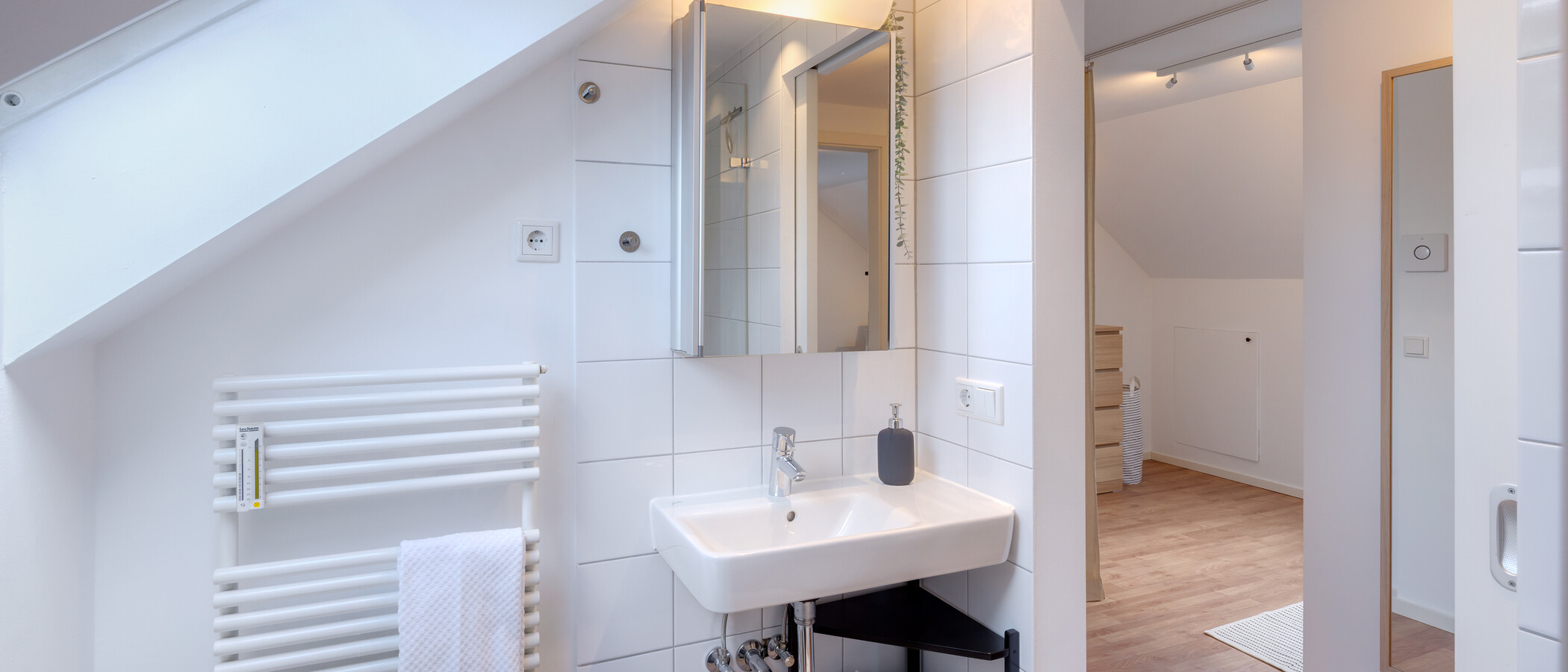 attic apartment München Daglfing 02 bathroom 14852