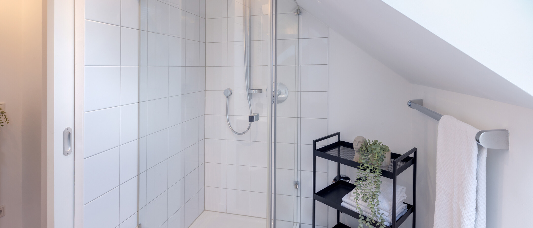 attic apartment München Daglfing 03 bathroom 14852