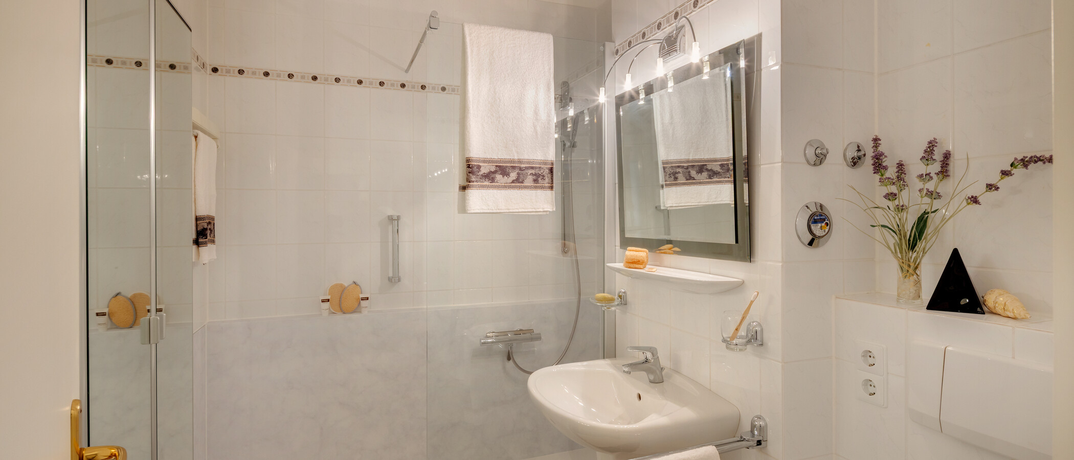 apartment München Harlaching 01 bathroom 14861
