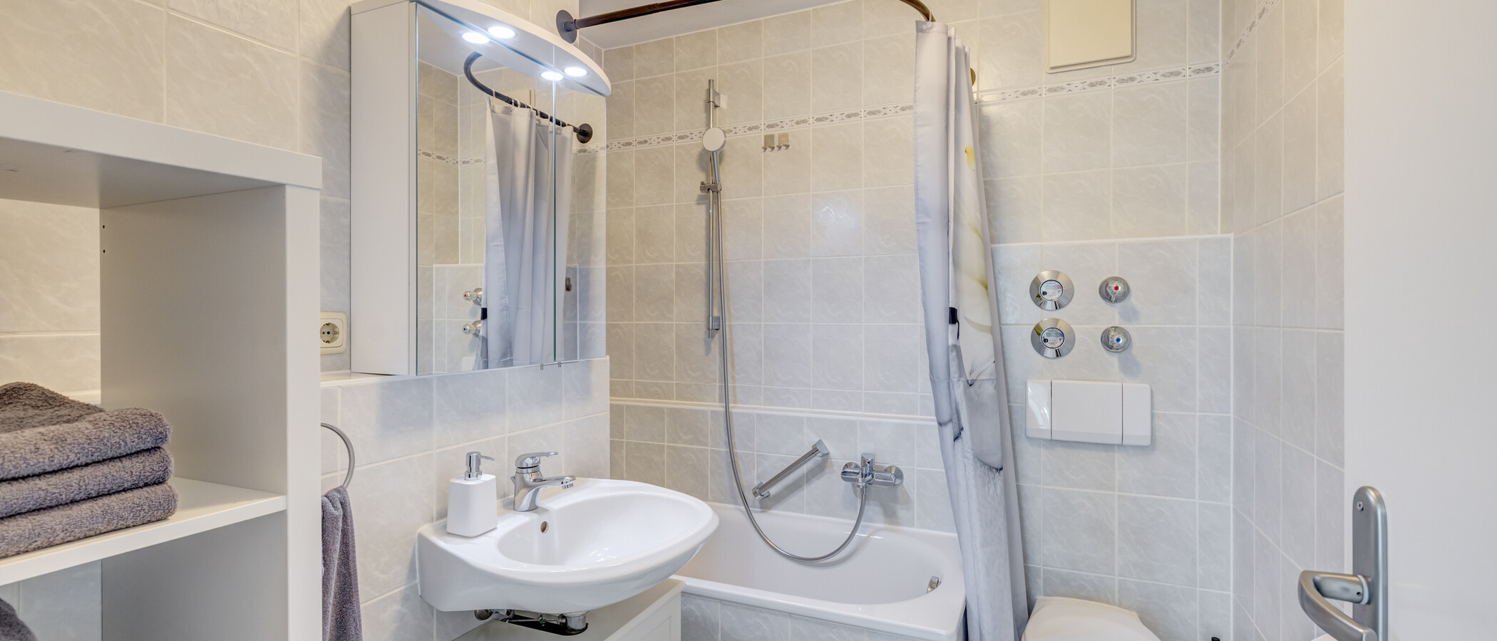 apartment München Untermenzing 01 bathroom 14866