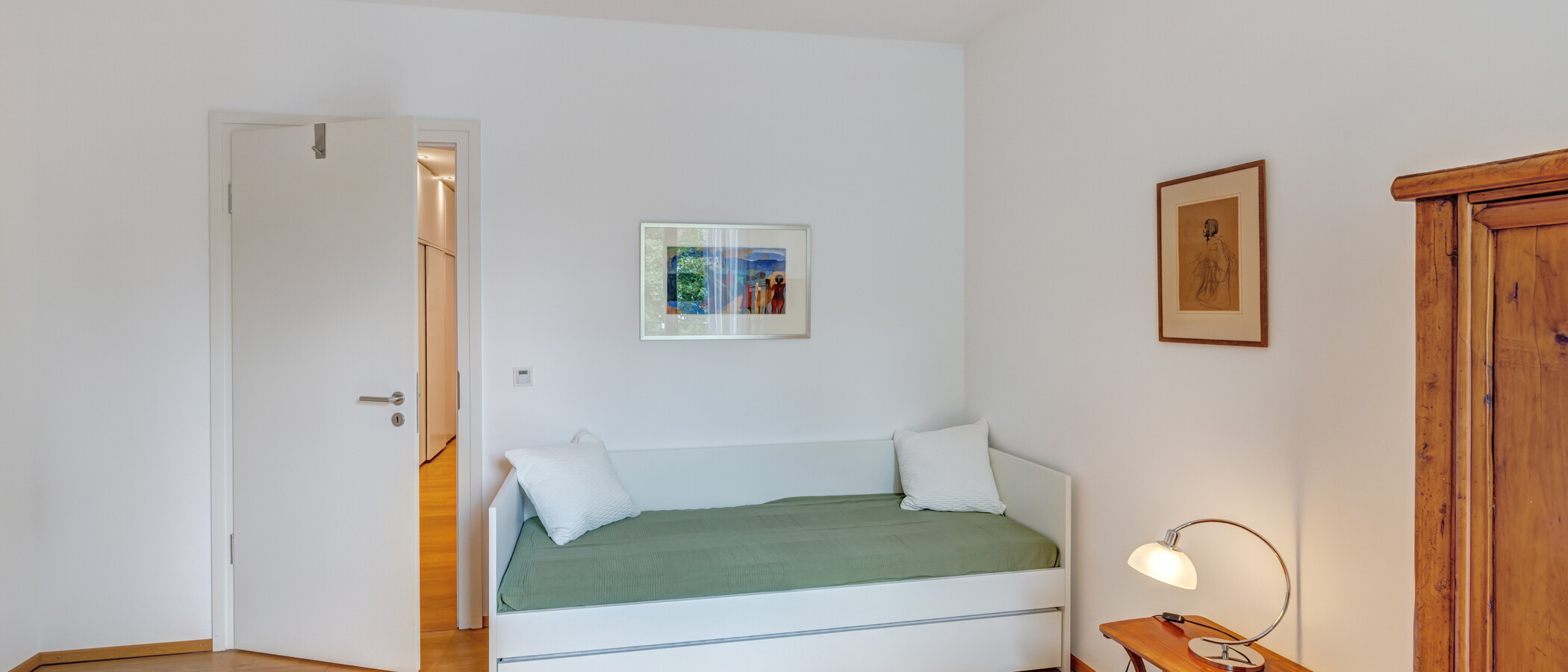 apartment München Bogenhausen 02 Workspace/Guestroom 14869