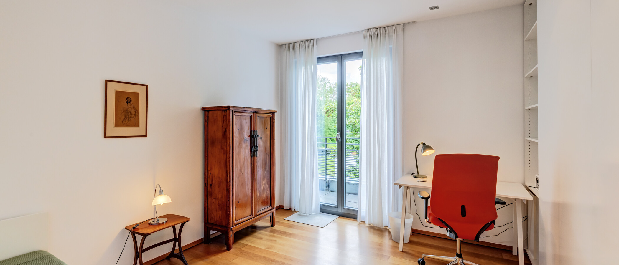 apartment München Bogenhausen 03 Workspace/Guestroom 14869