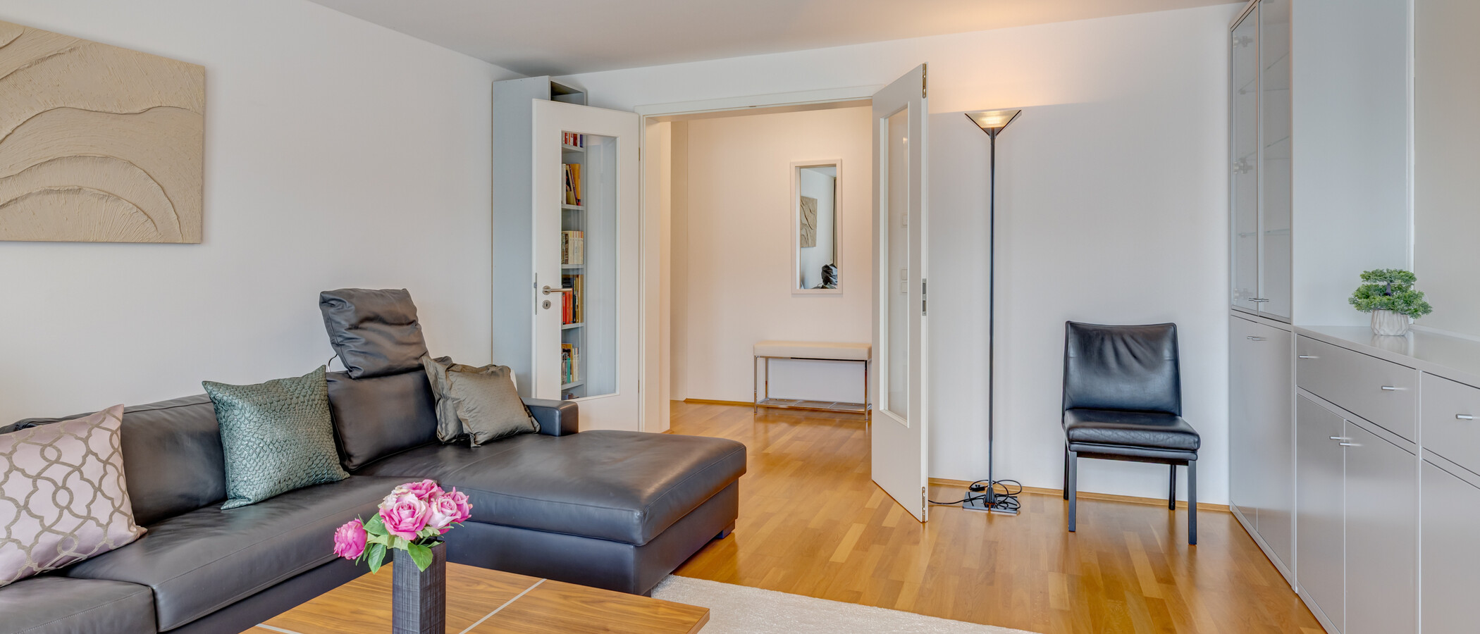 apartment München Ludwigsvorstadt 03 living room 14870