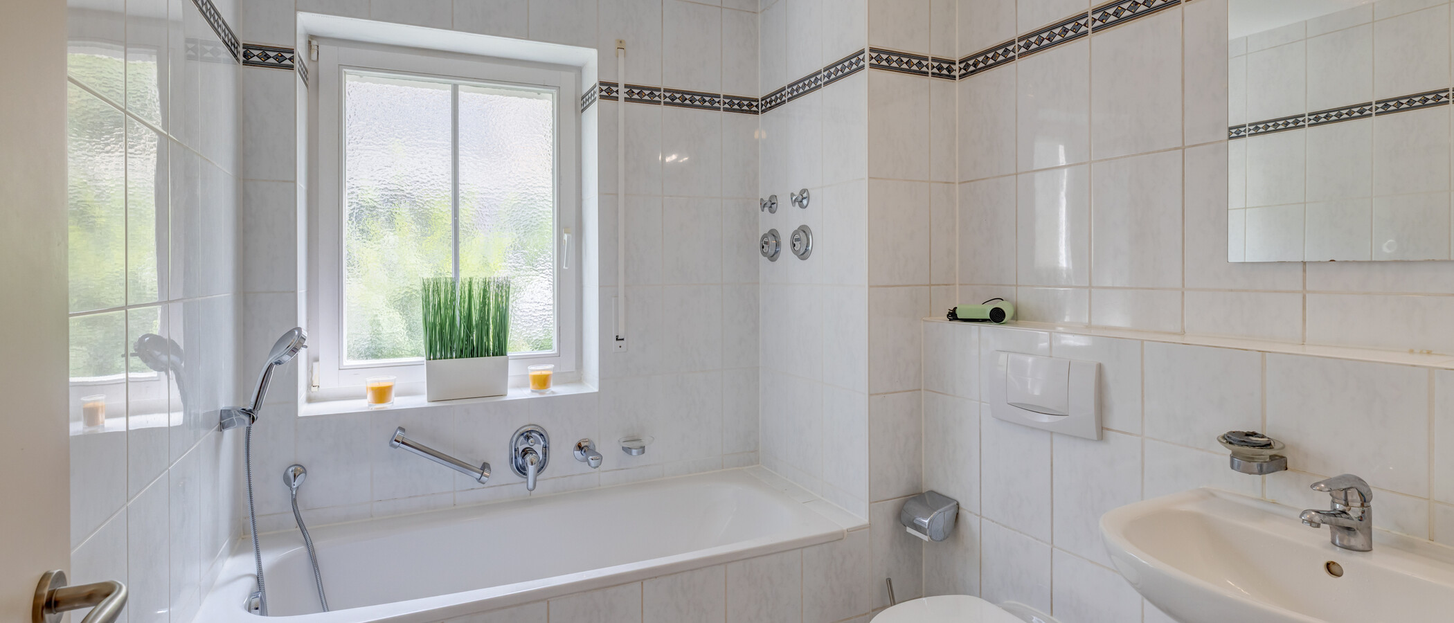 apartment with garden 	 München Pasing 01 bathroom 14874