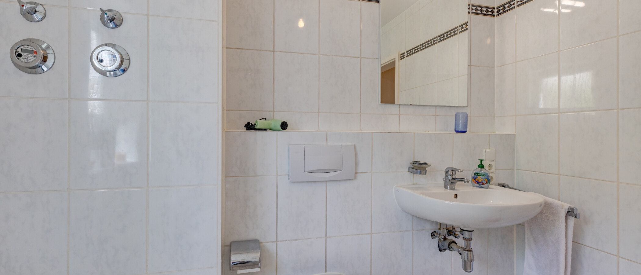 apartment with garden 	 München Pasing 03 bathroom 14874