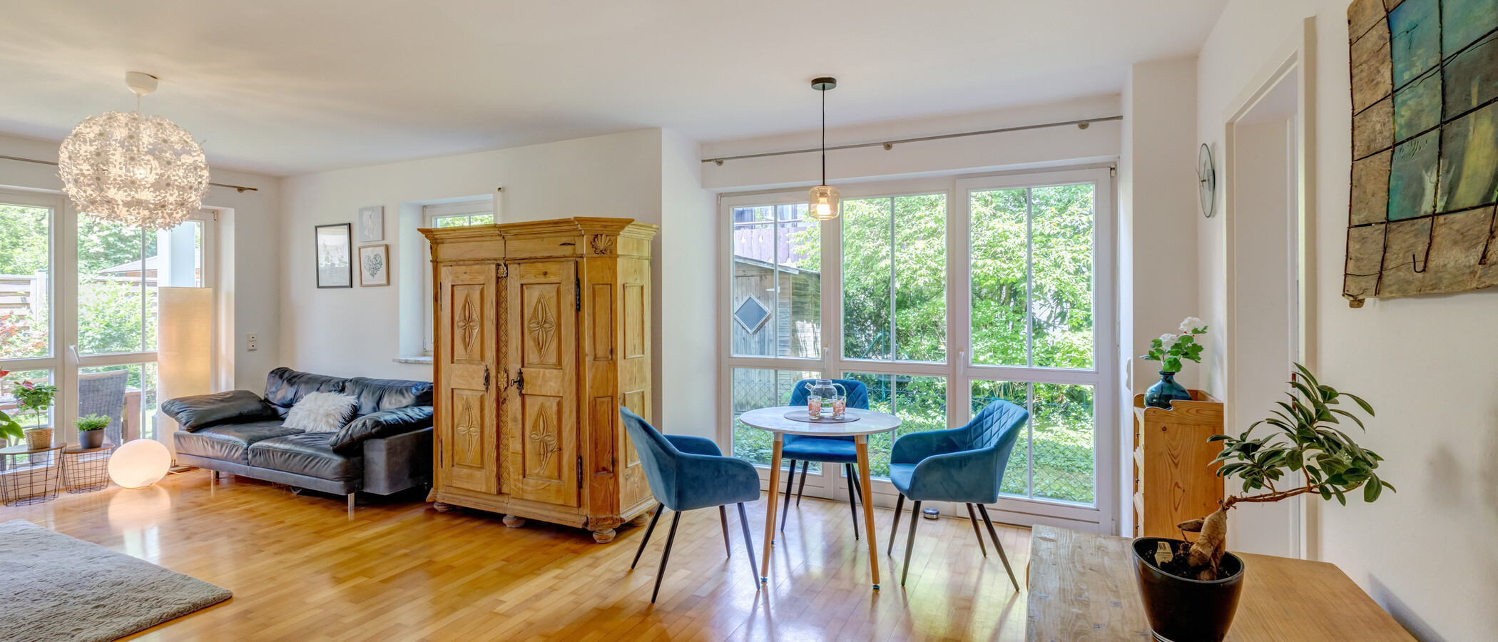 apartment with garden 	 München Pasing 01 living area 14874