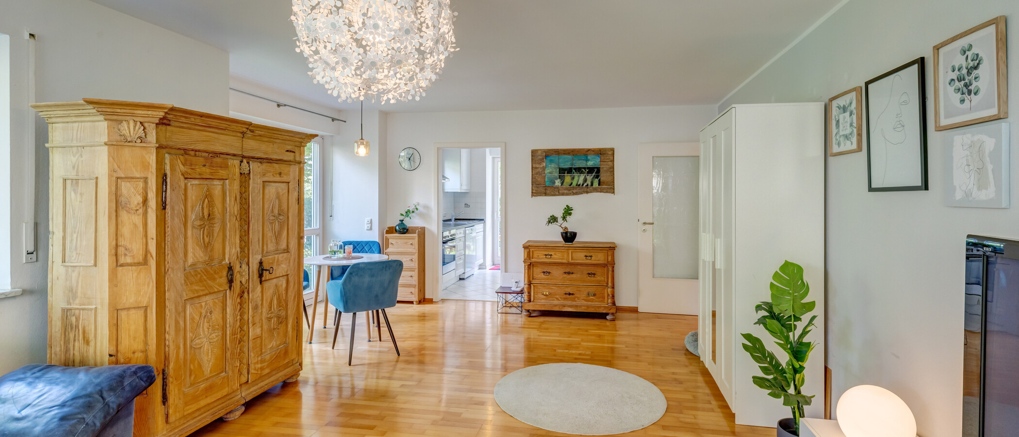 apartment with garden 	 München Pasing 04 living area 14874