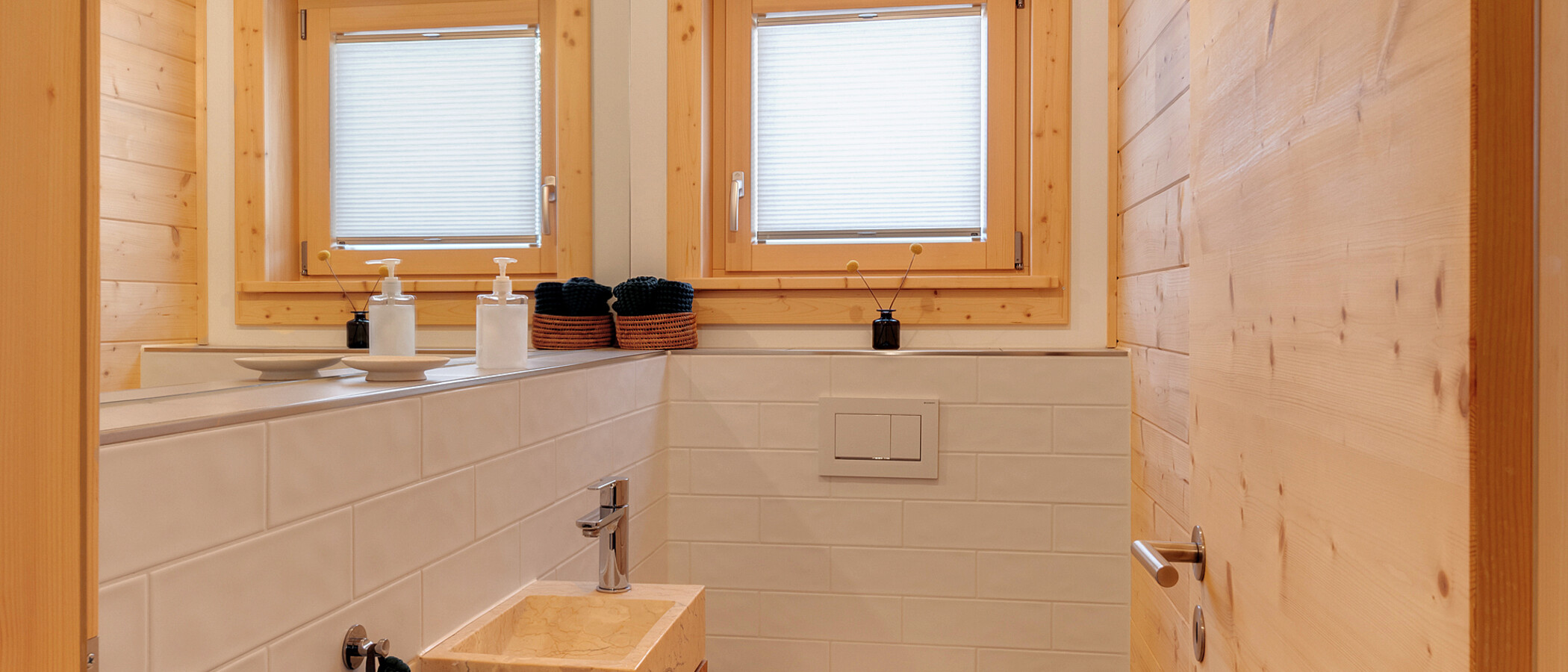 semi-detached house Feldafing 01 guest toilet 14879