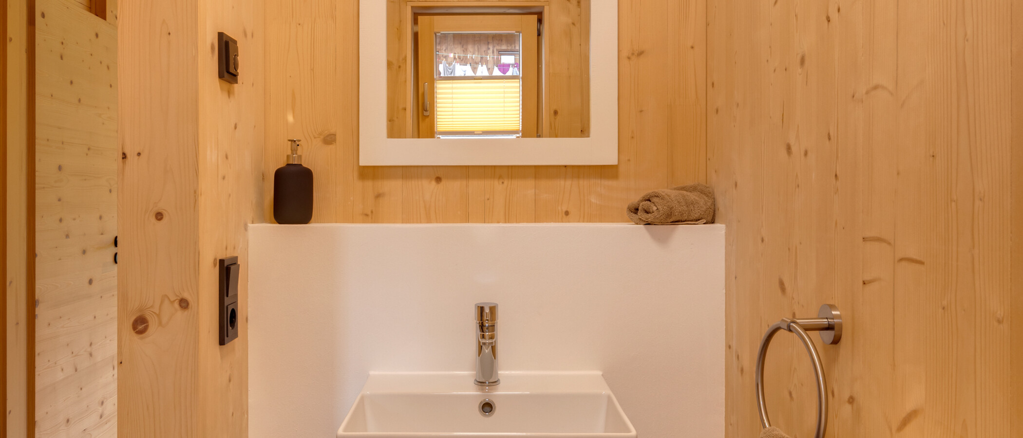 detached house Miesbach 01 guest toilet 14887