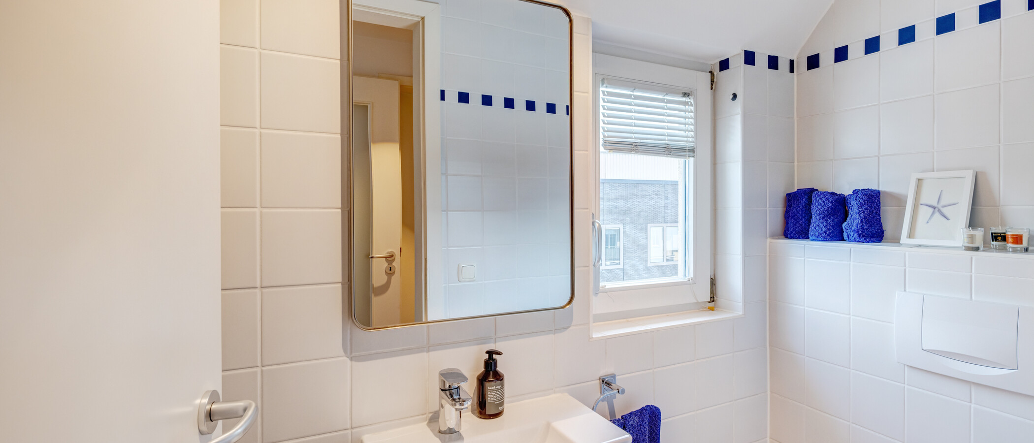 gallery apartment  München Maxvorstadt 01 guest toilet 14890