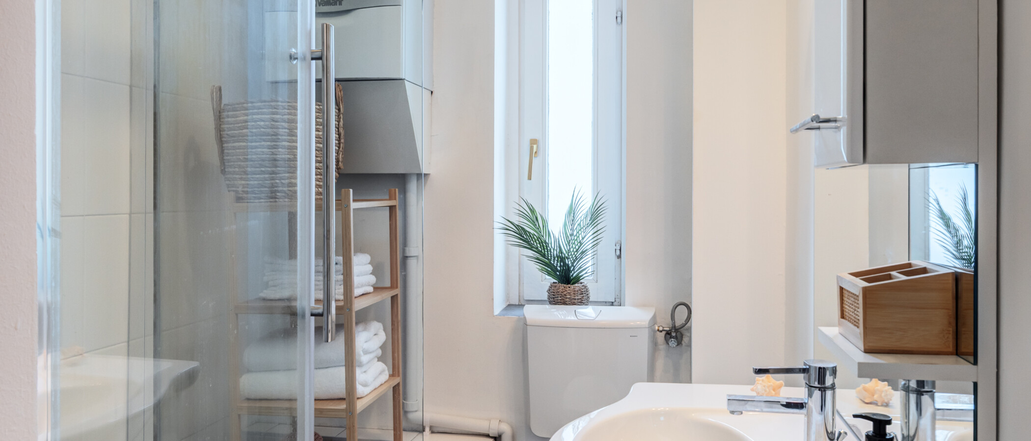apartment München Schwabing-West 01 bathroom 14894